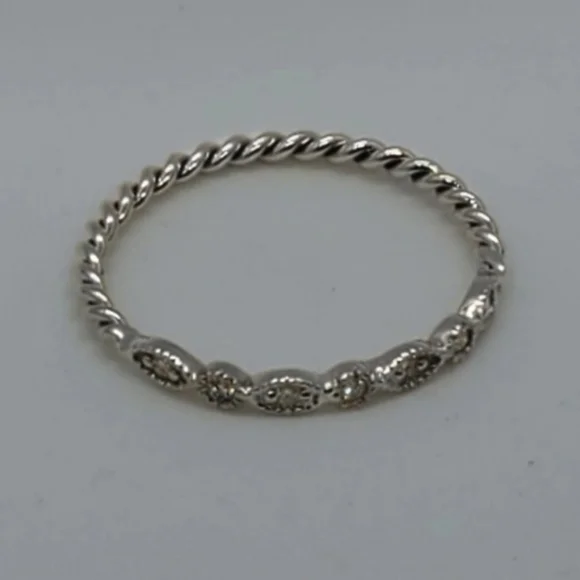 14K WHITE GOLD TWISTED RING WITH MILIGREEN DESIGN, ENGAGEMENT RING